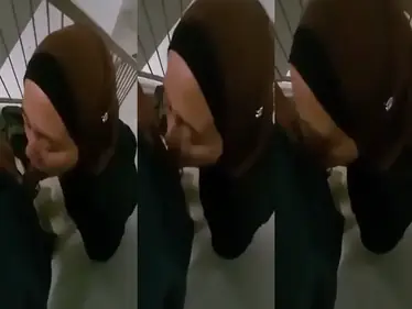 bokep indo Ukhti Cantik Nyepong Ditangga